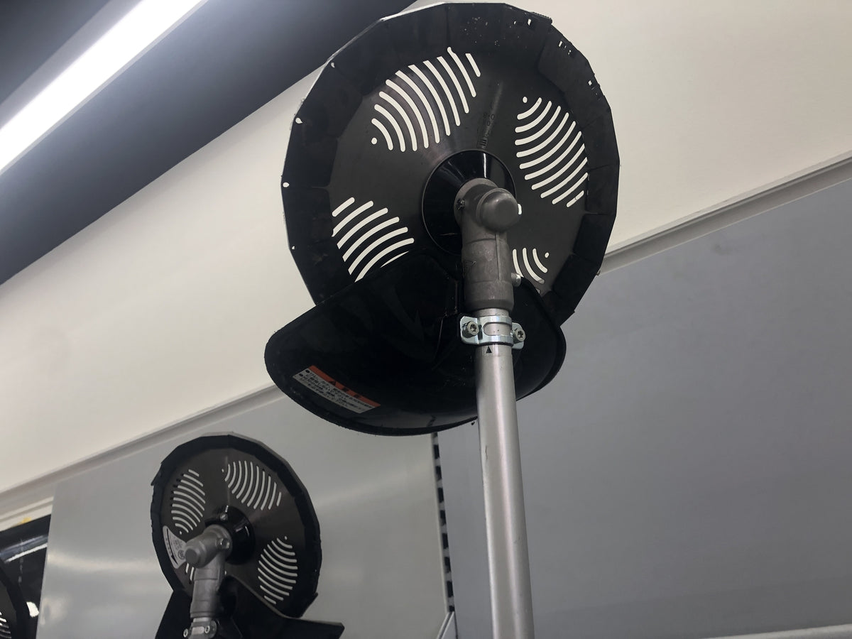 【整備待ち】新ダイワ 刈払機 RK3026 寸法（長さ×幅×高さ）（mm）:2,903×300×362 本体乾燥質量(kg)7.7 排気量（cm3）:25.4