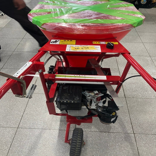 カンリウ 散布機 MU400 機体寸法:106×54×92/45kg タンク容量40L 走行:ミッション前進1段