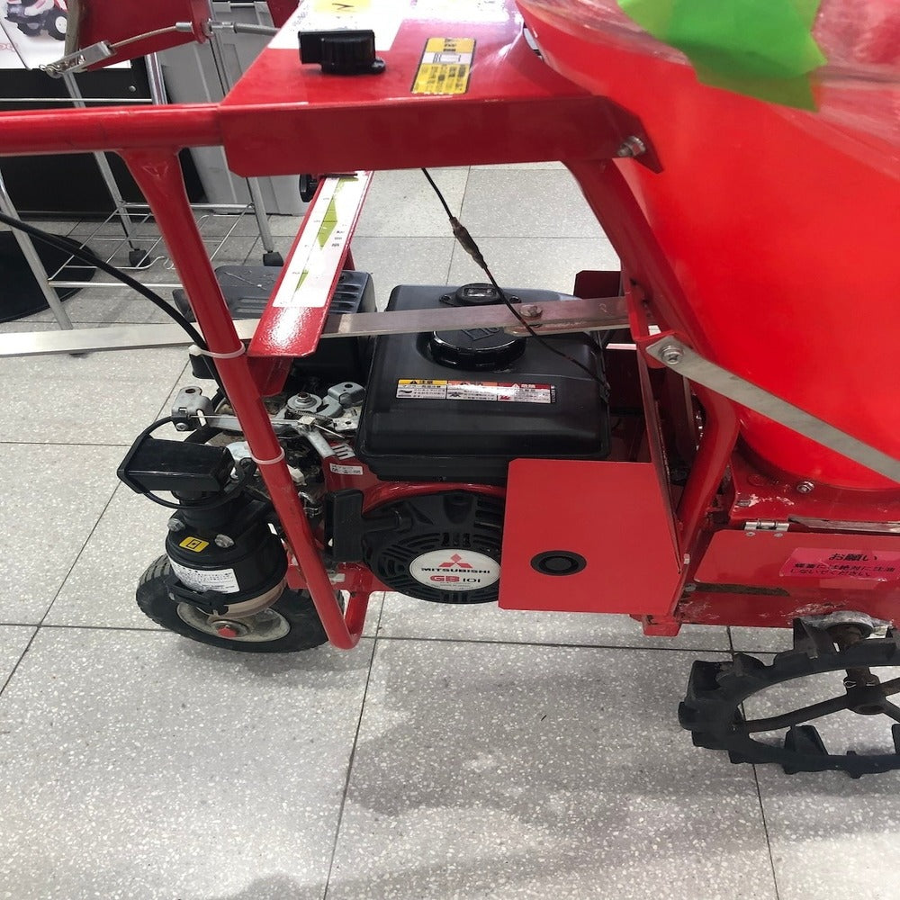 カンリウ 散布機 MU400 機体寸法:106×54×92/45kg タンク容量40L 走行:ミッション前進1段