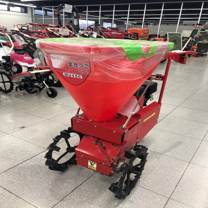 カンリウ 散布機 MU400 機体寸法:106×54×92/45kg タンク容量40L 走行:ミッション前進1段
