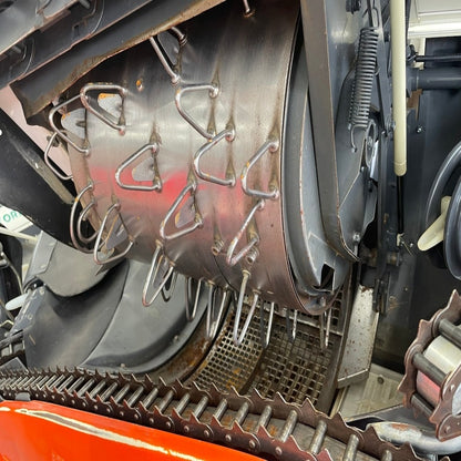 【整備待ち】クボタ コンバイン ARN216 長さ×幅×高さ:2750×1580×1870 重量900kg 変速:HST油圧モータ式無段変速