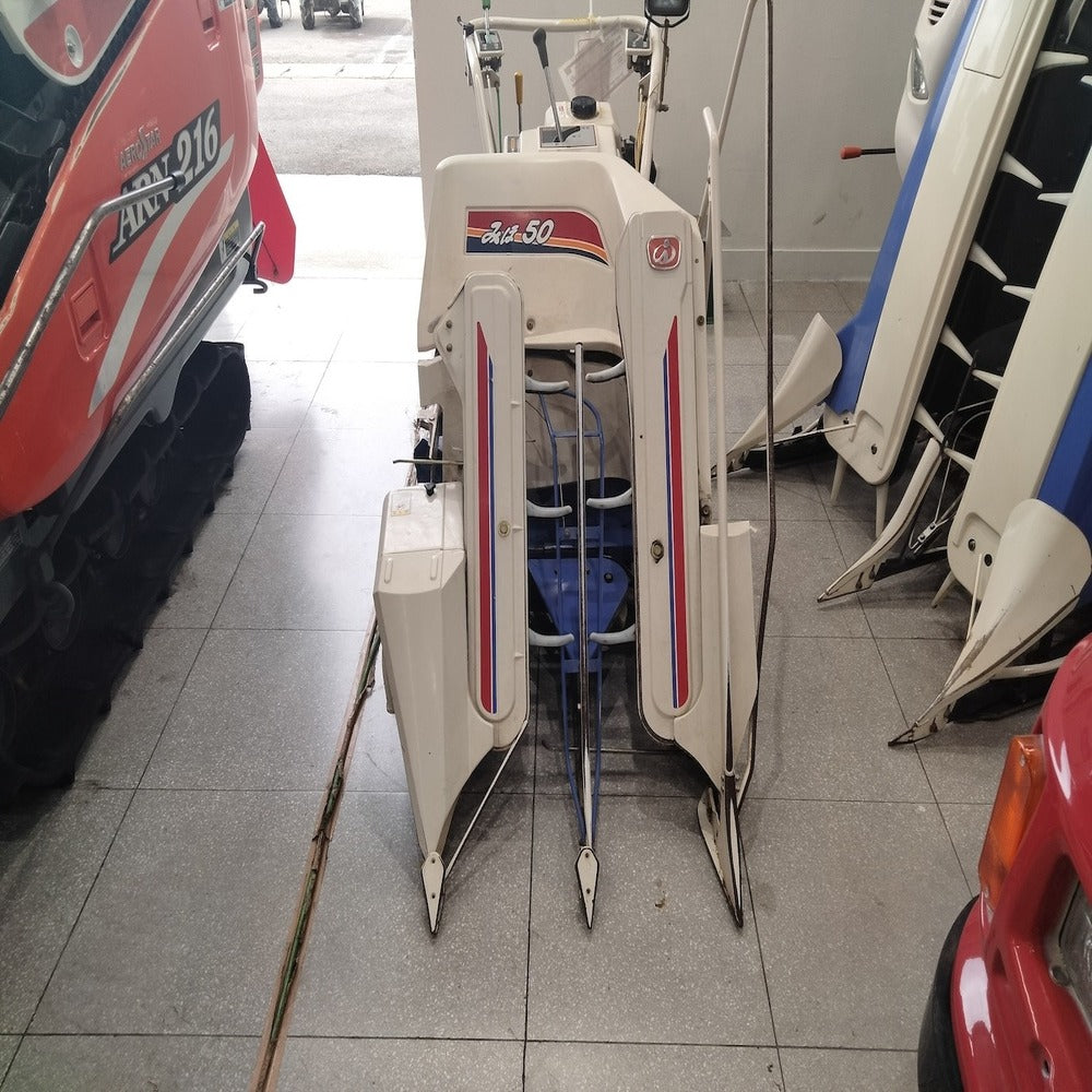 イセキ 中古バインダー RE50-DH : 寸法(長×幅×高)概算 1795 x 780 x 980mm 燃料:ガソリン
