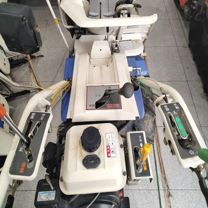 イセキ 中古バインダー RE50-DH : 寸法(長×幅×高)概算 1795 x 780 x 980mm 燃料:ガソリン