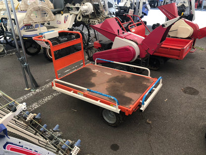 【整備待ち】サンワ 運搬車 3W-1503 車体寸法(全長×全幅×全高mm)1,580×806×906 荷台寸法(長さ×幅mm)1,100～1,300×750～950 最大作業能力150kg