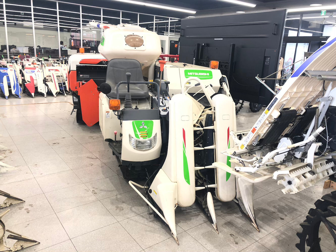【整備待ち】三菱農機 コンバイン VMA211