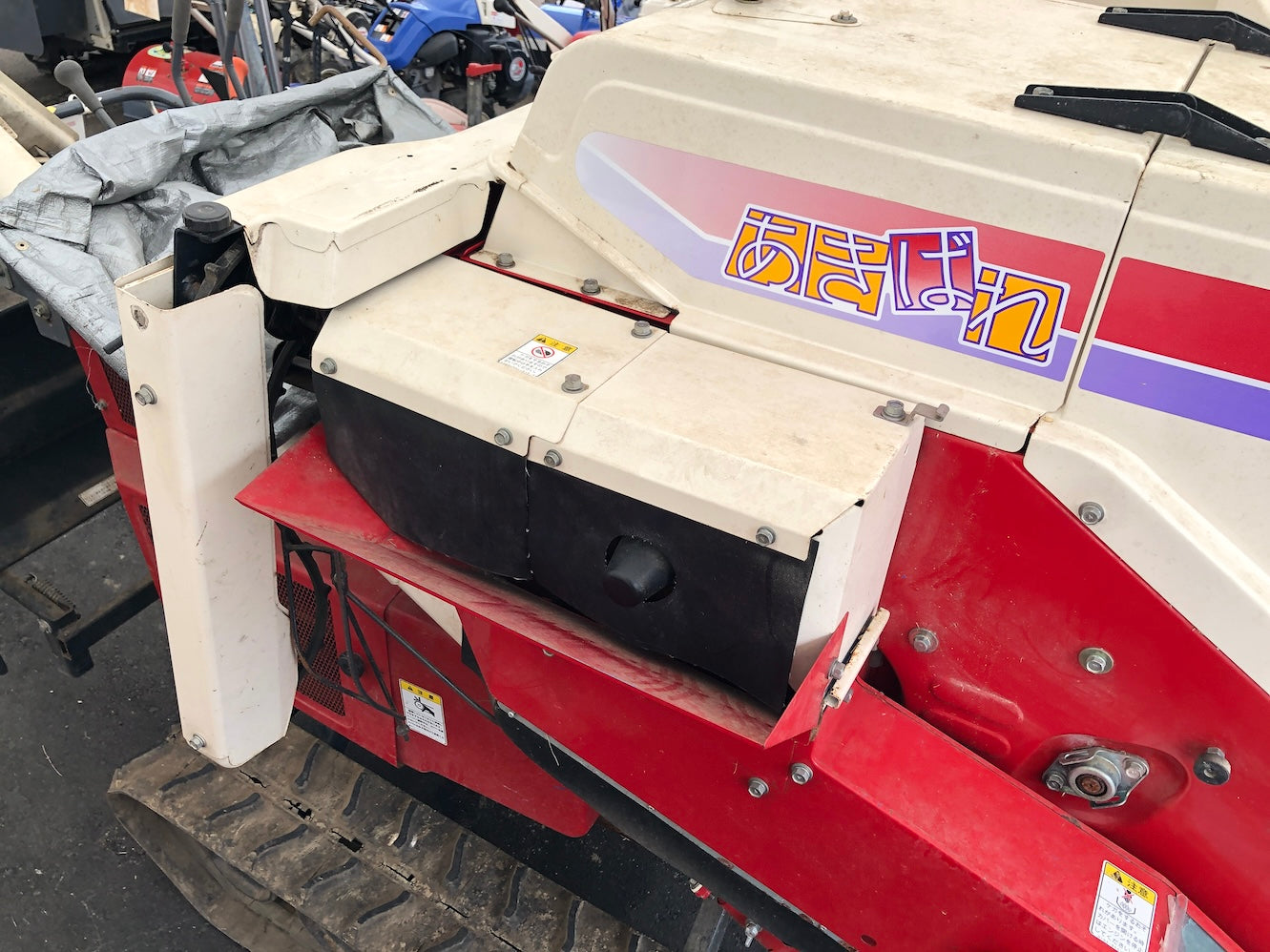 【整備待ち】三菱農機 ハーベスター MH76K 機体寸法:長2,085×幅1,200×高さ1,280 mm（格納時） 機体重量約326 kg エンジン:空冷4サイクルOHVガソリンエンジン