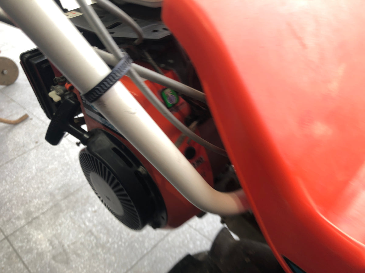 【整備待ち】クボタ バインダー RJ35 機体寸法:1,540×665×980 刈取り段数1条 燃料:ガソリン